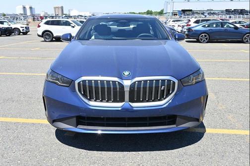 Phytonic Blue Metallic 2027 BMW i5 xDrive40