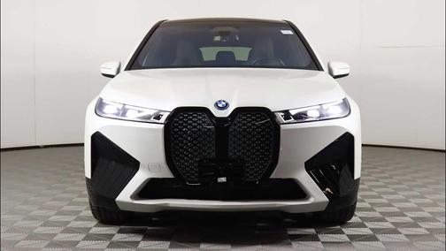 Mineral White Metallic 2024 BMW iX M60