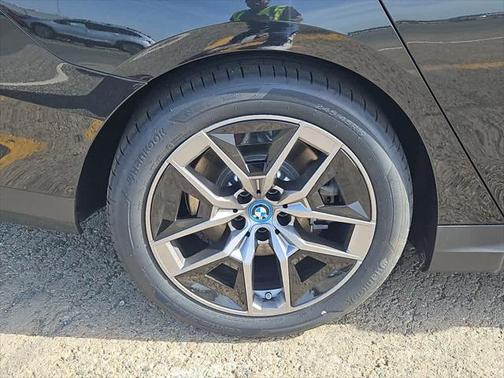 2025 BMW i5 xDrive40