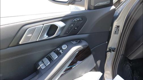 Skyscraper Grey Metallic 2026 BMW X7 xDrive40i