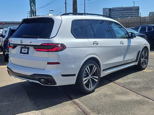 2026 BMW X7 M60i