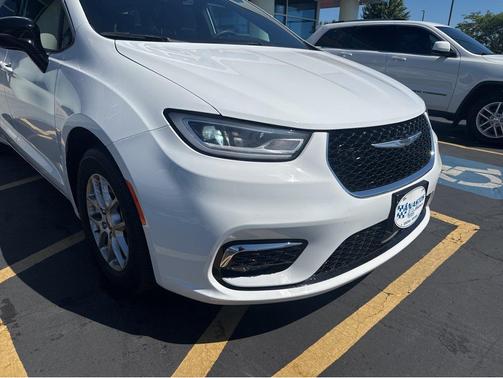Bright White Clearcoat 2025 Chrysler Pacifica L