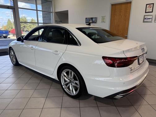 2022 Audi A4 45 S line Premium Plus