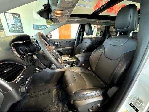 Bright White Clearcoat 2022 Jeep Cherokee Limited