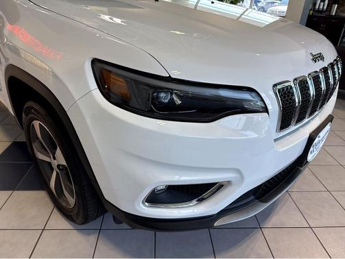 Bright White Clearcoat 2022 Jeep Cherokee Limited