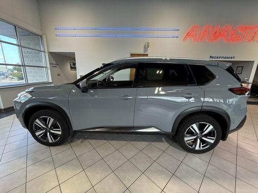 2022 Nissan Rogue SL