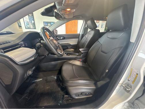 Bright White Clearcoat 2022 Jeep Compass Limited