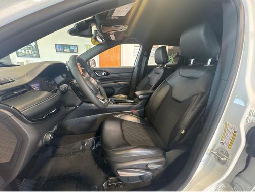 Bright White Clearcoat 2022 Jeep Compass Latitude