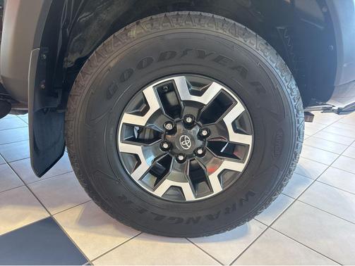 Midnight Black Metallic 2020 Toyota Tacoma TRD Sport