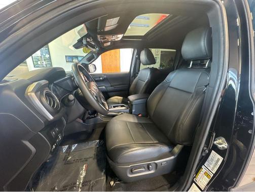 Midnight Black Metallic 2020 Toyota Tacoma TRD Sport