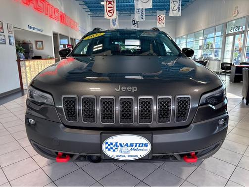 Granite Crystal Metallic Clearcoat 2022 Jeep Cherokee Trailhawk
