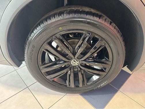 2022 Volkswagen Tiguan 2.0T SE R-Line Black 4MOTION