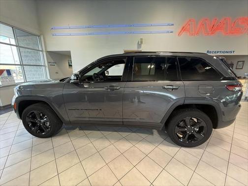 2022 Jeep Grand Cherokee Altitude