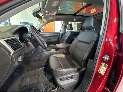Aurora Red Metallic 2023 Volkswagen Atlas 3.6L SE w/Technology