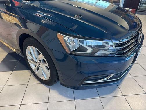 Tourmaline Blue Metallic 2018 Volkswagen Passat 2.0T SE