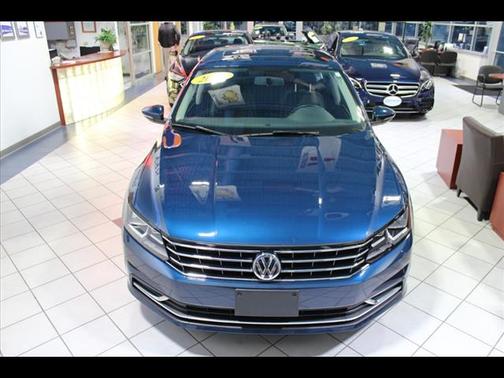 Tourmaline Blue Metallic 2018 Volkswagen Passat 2.0T SE