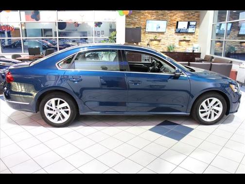 Tourmaline Blue Metallic 2018 Volkswagen Passat 2.0T SE