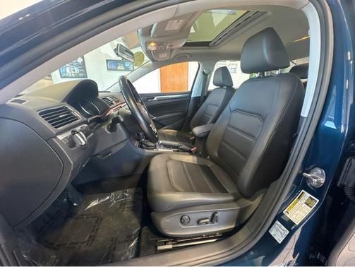 Tourmaline Blue Metallic 2018 Volkswagen Passat 2.0T SE