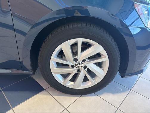 Tourmaline Blue Metallic 2018 Volkswagen Passat 2.0T SE