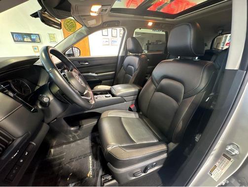 2023 Nissan Pathfinder SL 4WD