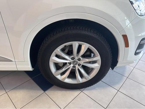 Carrara White 2019 Audi Q7 55 Premium