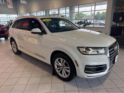 Carrara White 2019 Audi Q7 55 Premium