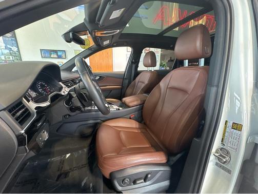 Carrara White 2019 Audi Q7 55 Premium