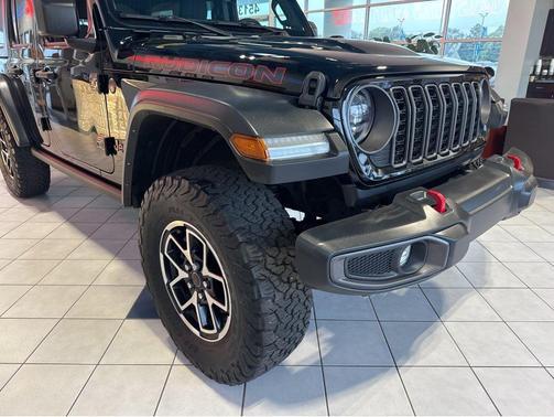 Black Clearcoat 2024 Jeep Wrangler Rubicon