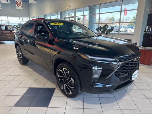 Mosaic Black Metallic 2025 Chevrolet Trax FWD 2RS