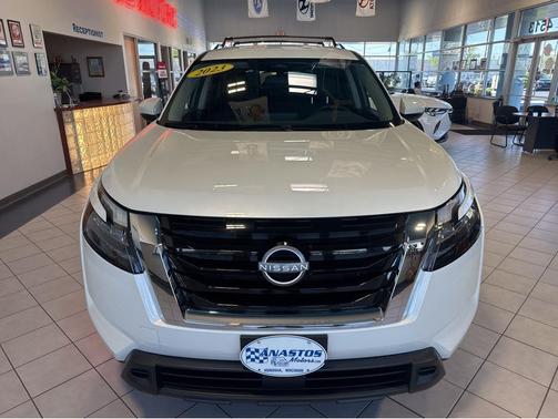 Pearl White Tricoat 2023 Nissan Pathfinder SV 4WD