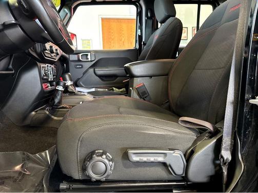Black Clearcoat 2023 Jeep Wrangler Rubicon