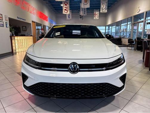 Pure White 2025 Volkswagen Jetta 1.5T Sport