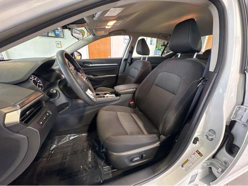 Pearl White Tricoat 2023 Nissan Altima 2.5 SV