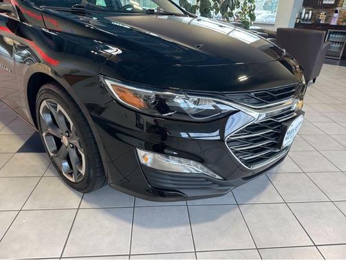 Mosaic Black Metallic 2024 Chevrolet Malibu FWD 1LT