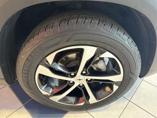 Sterling Gray Metallic 2024 Chevrolet Trax FWD 1RS