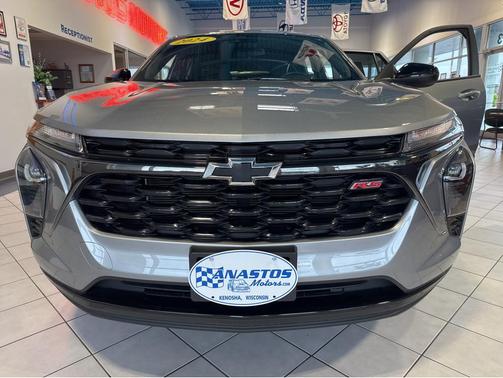Sterling Gray Metallic 2024 Chevrolet Trax FWD 1RS