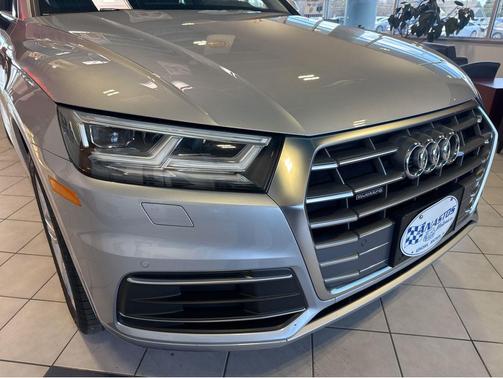 Florett Silver Metallic 2020 Audi Q5 45 Premium Plus