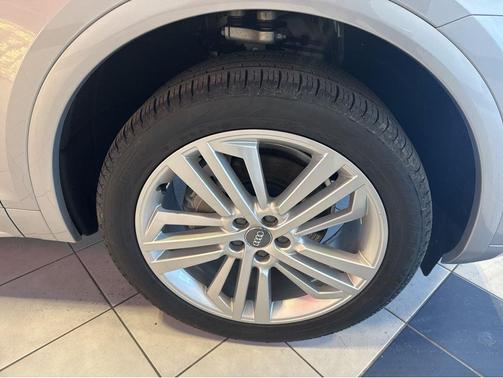 Florett Silver Metallic 2020 Audi Q5 45 Premium Plus