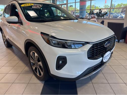 Star White Metallic Tri-Coat 2024 Ford Escape Platinum