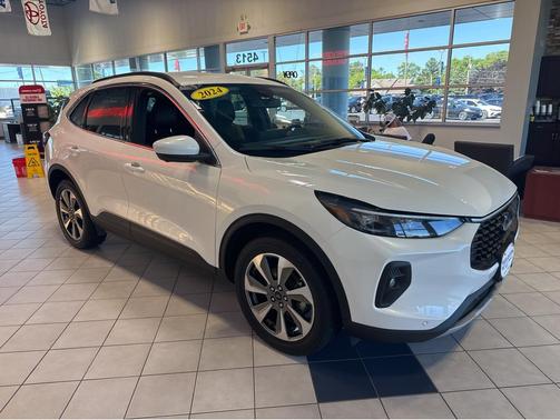 Star White Metallic Tri-Coat 2024 Ford Escape Platinum