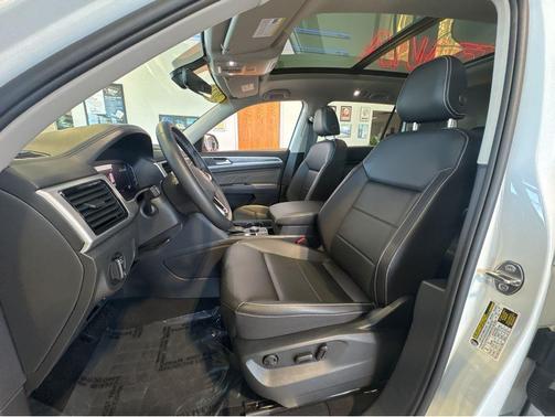 Pure White 2023 Volkswagen Atlas 3.6L SE w/Technology