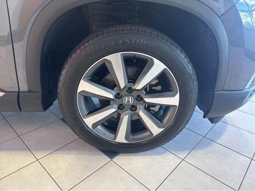 Modern Steel Metallic 2025 Honda Pilot Touring 8-Passenger