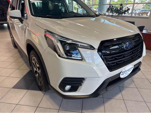 Crystal White Pearl 2023 Subaru Forester Premium