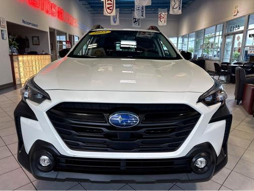 Crystal White Pearl 2025 Subaru Outback Onyx Edition