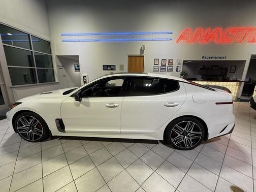 2022 Kia Stinger GT1