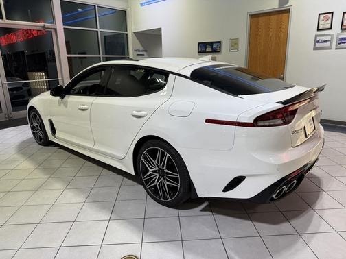 2022 Kia Stinger GT1