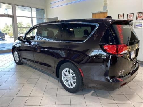 Dark Cordovan Pearlcoat 2017 Chrysler Pacifica Touring