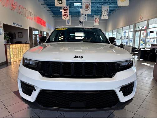 Bright White Clearcoat 2023 Jeep Grand Cherokee Limited