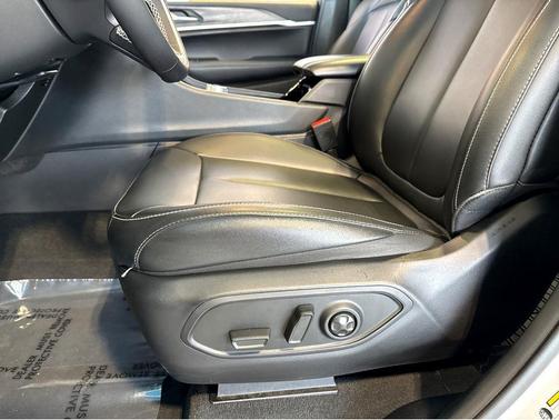 Bright White Clearcoat 2023 Jeep Grand Cherokee Limited