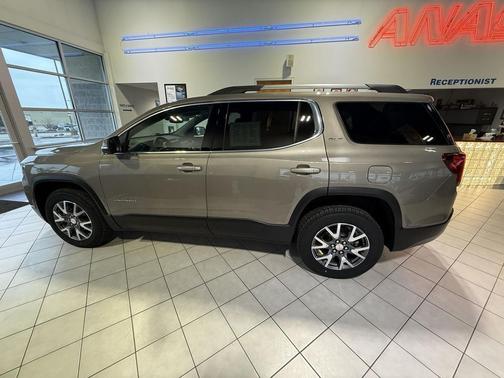 2023 GMC Acadia AWD SLT